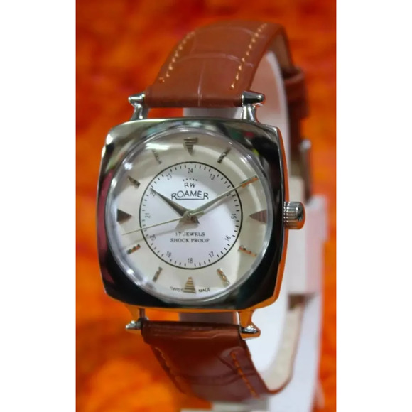 Vintage 1977 Roamer Manual Mens Silver Watch W/Leather Strap & White accents - Picture 3 of 5
